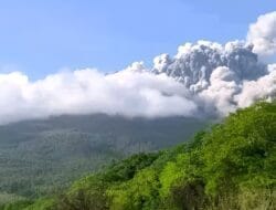 Awal Tahun 2024, Gunung Lewotobi Laki-laki di Flores Timur Naik Level Siaga