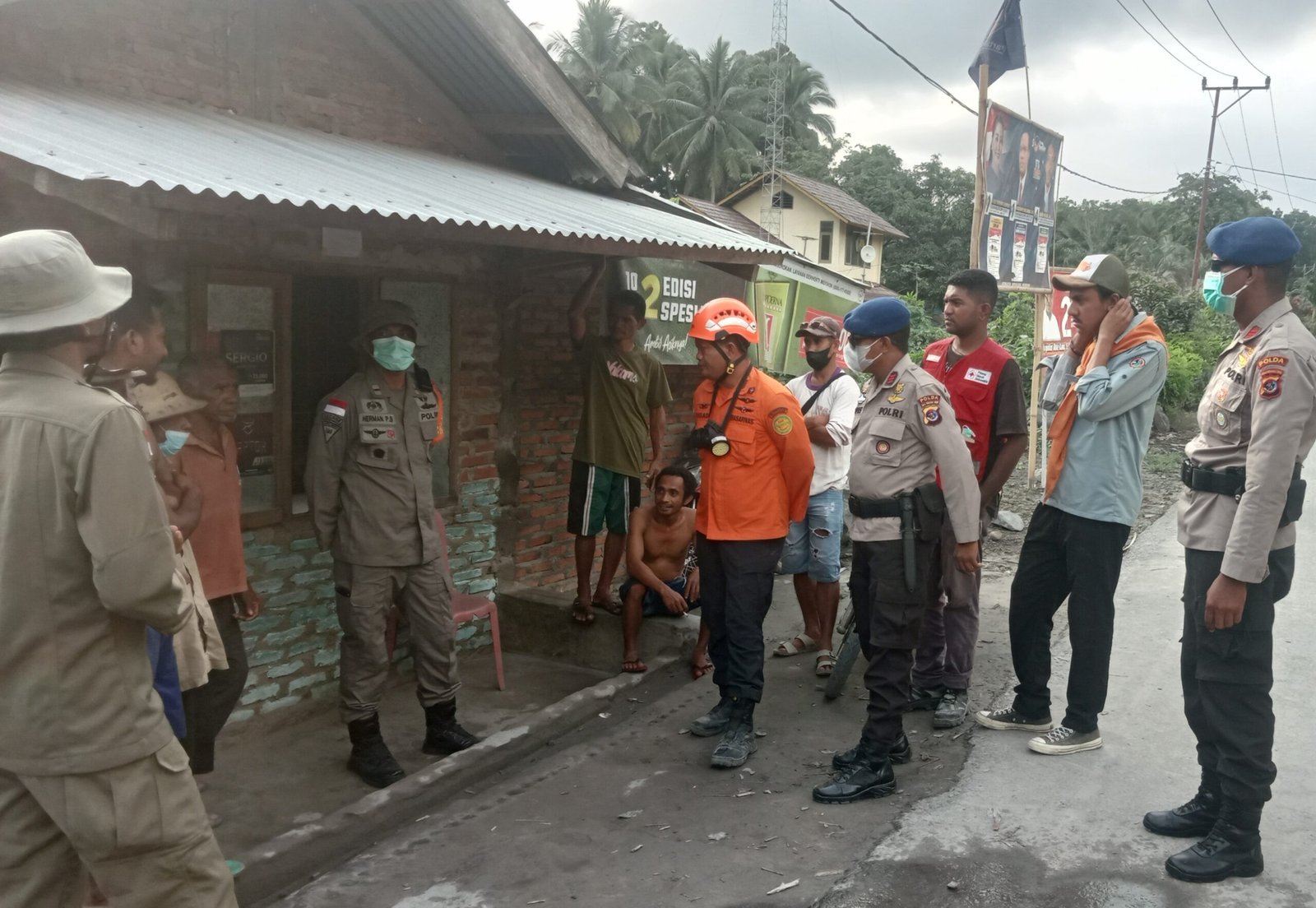 Pastikan Wilayah Terdampak Erupsi Gunung Lewotobi Aman, Tim SAR Gabungan Patroli Cipta Kondisi Siskamtibmas