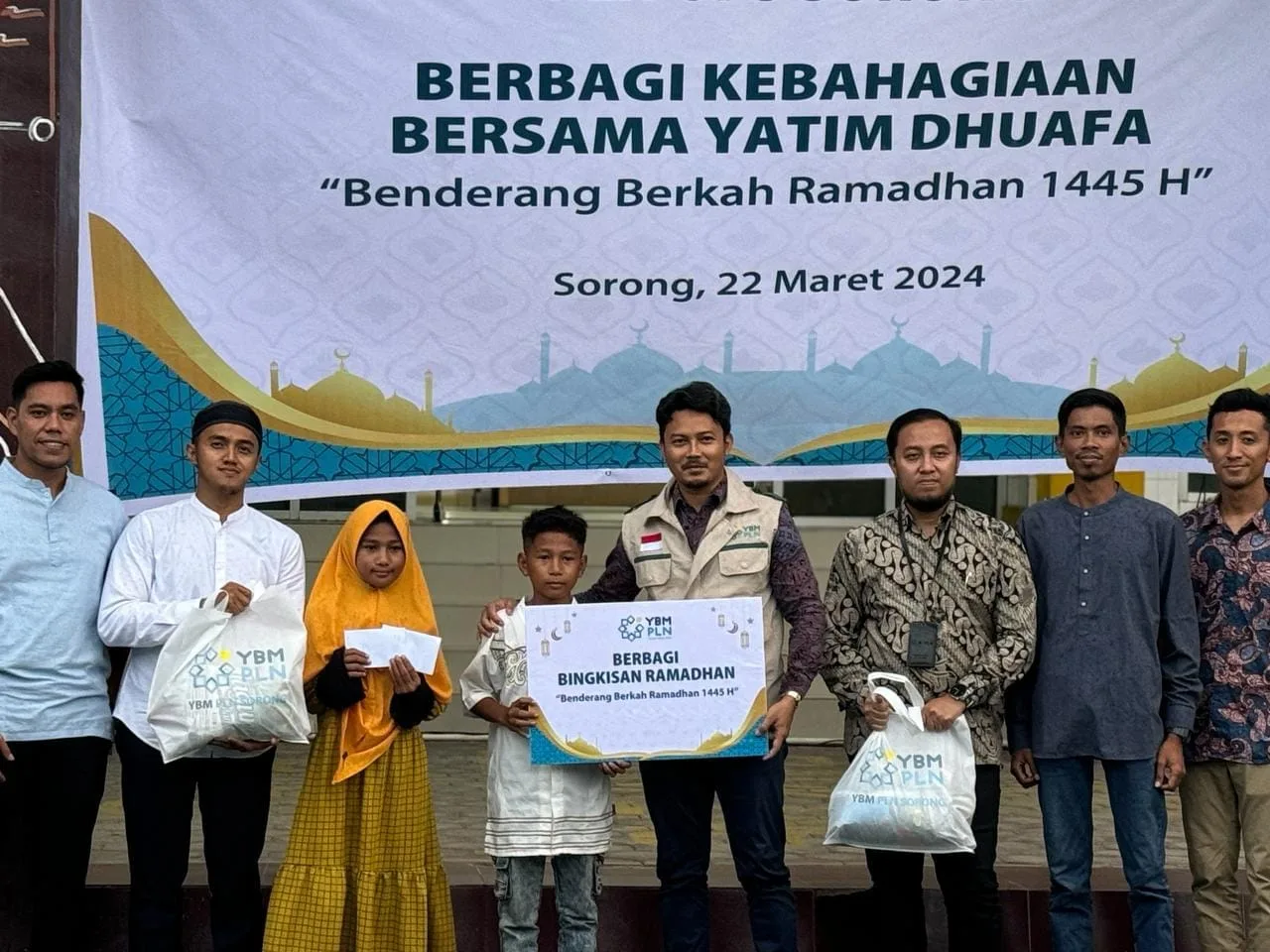 Semangat Berkah Ramadhan 1445 H, PIKK PLN UP3 Sorong Berikan Bingkisan Untuk Tenaga Alih Daya