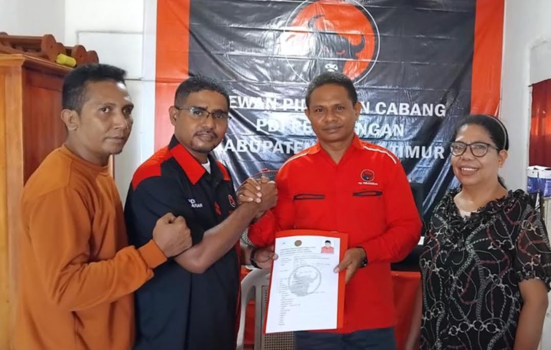 Anton Hadjon Daftar Bacabup Flotim di PDI Perjuangan