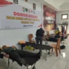 Kasdim 1505/Tidore, Bersama Anggota Mengikuti Kegiatan Donor Darah Di Polresta Tidore