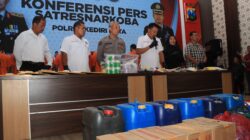 Polres Kediri Kota Amankan Tersangka Jual Miras Oplosan Es Moni yang Viral di Medsos