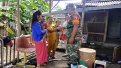 Peduli Anak Stunting, Babinsa Kelurahan Bence Dampingi Kader Posyandu Berikan Bantuan Sembako Dan Tambahan Gizi