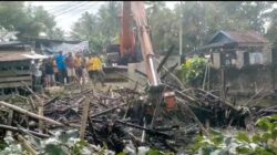 BWS Kalimantan III Bersihkan Sungai Kadundung, Danramil: Jangan Buang Sampah!  