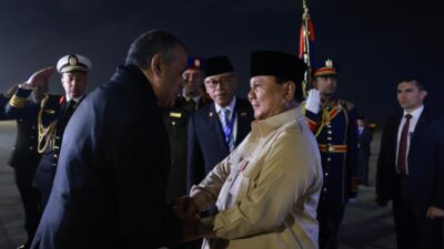 Presiden Prabowo Subianto Disambut Hangat di Kairo, Fokus Pertemuan Bilateral dan KTT D-8