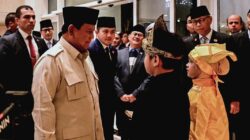 Presiden Prabowo Subianto Disambut oleh Anak-anak Sekolah Indonesia Kairo dalam Kunjungan Kerja di Mesir