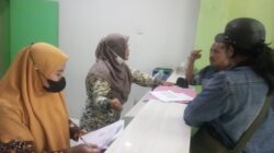 39 NASABAH TABUNGAN DAN DEPOSITO DI KSPPS BMT BUS BINA UMMAT SEJAHTERA DARI KECAMATAN RENGEL MENDATAGI KANTOR CABANG BMT BUS CABANG KABUPATEN TUBAN MENAGIH JANJI JANJI DARI YG DI JANJIKAN OLEH KH.ABDULLOH YAZIT (KETUA PENGURUS)  H.M.ANSORI SELAKU SEKRETARIS PENGURUS  H.AHMAD ZUHRI BENDAHARA PENGURUS  DR.H.ARIS MUNANDAR KETUA PENGAWAS