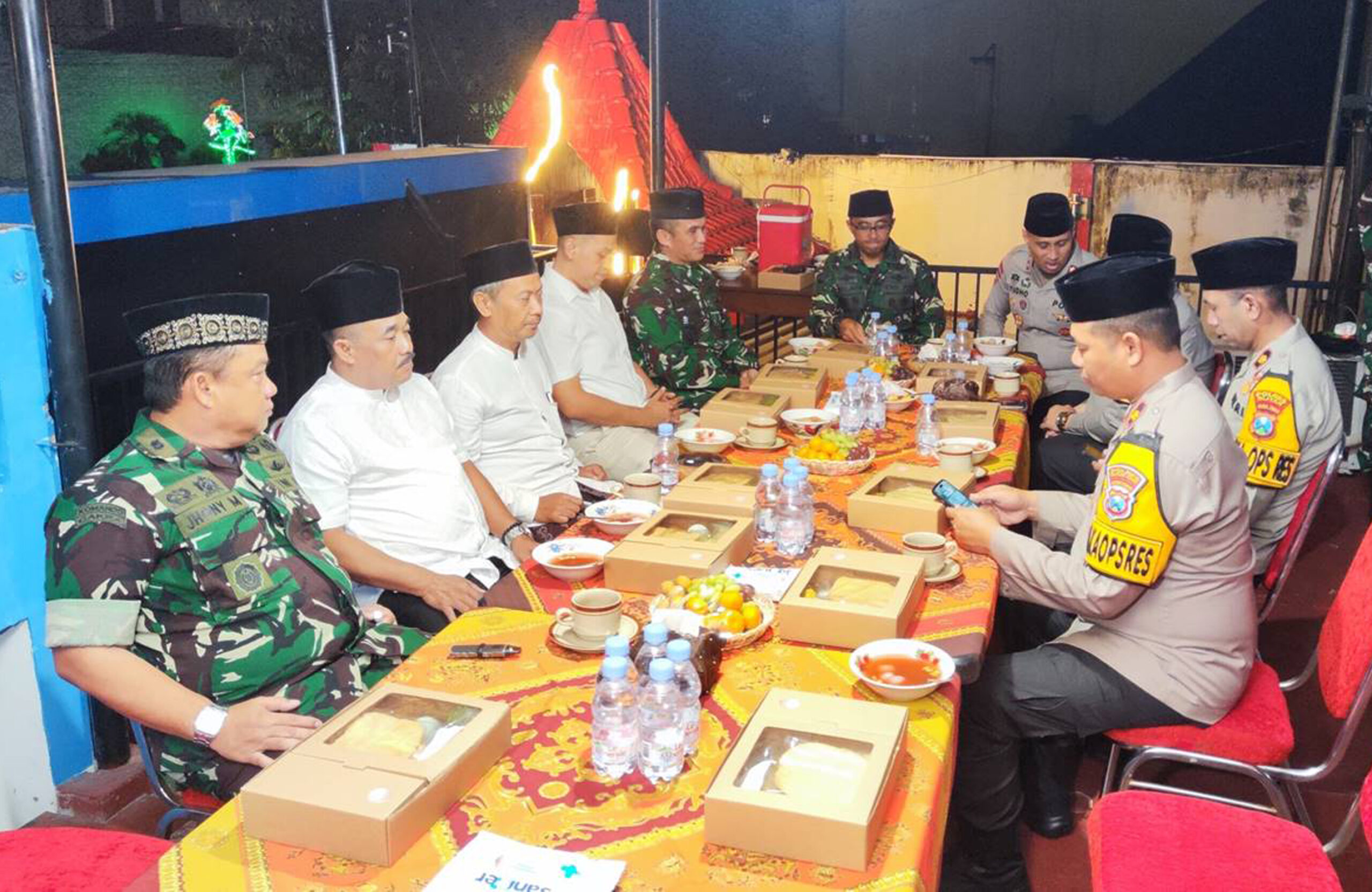 Sinergitas TNI - Polri Dan Jajaran Forkopimda Blitar Raya Gelar Sahur Bersama