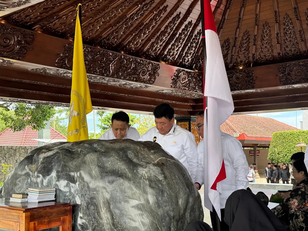 Pantau Arus Balik Lebaran di Jatim, Menko Polkam Sempatkan Ziarah ke Makam Bung Karno