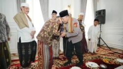 Kunjungi Buntet Pesantren Cirebon, Kapolri Silaturahmi ke Dewan Sepuh hingga Resmikan Pondok