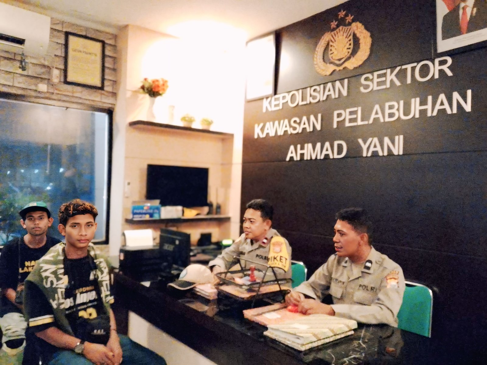 Kepedulian Kapolres Ternate: Dua Remaja Terlantar Dipulangkan ke Kampung Halaman dengan Tangan Kasih dan Tanggung Jawab