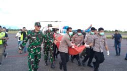 Kodim 1715/Yahukimo Bantu Polri Evakuasi Jenazah Korban Kekejaman OPM di Muara Kum, Distrik Seradala