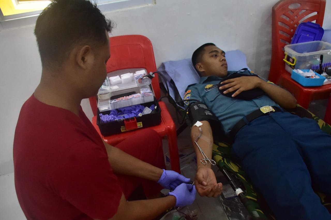 Sambut Waisak, Lantamal XIV Ikuti Donor Darah