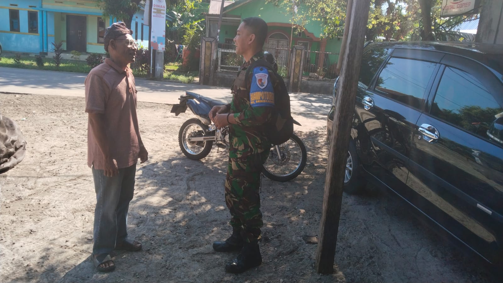 Lanud Sultan Hasanuddin Sosialisasikan Bahaya Layang-Layang Kepada Masyarakat Sekitar Bandara