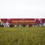 Dandim 0906/Kkr Hadiri Panen Raya dan Pelantikan Pengurus KTNA Kabupaten Kukar