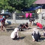 Babinsa Koramil 1505-04/Oba Bersama Warga Wujudkan Masjid Bersih dan Nyaman