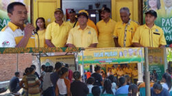 Ribuan Warga Serbu Kantor Golkar Flotim untuk Dapatkan Sembako Murah, 1.000 Paket Ludes dalam Hitungan Jam Ribuan Warga Serbu Kantor Golkar Flotim untuk Dapatkan Sembako Murah, 1.000 Paket Ludes dalam Hitungan Jam