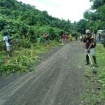 Satgas TMMD ke-126 Gelar Kegiatan Jum’at Bersih Bersama Warga Distrik Moraid