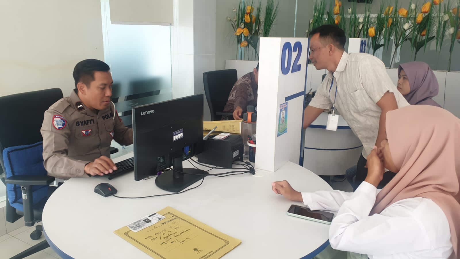 Satlantas Polres Tuban Laksanakan POLANTAS MENYAPA, Sosialisasikan Prosedur Penerbitan SIM secara Langsung ke Masyarakat