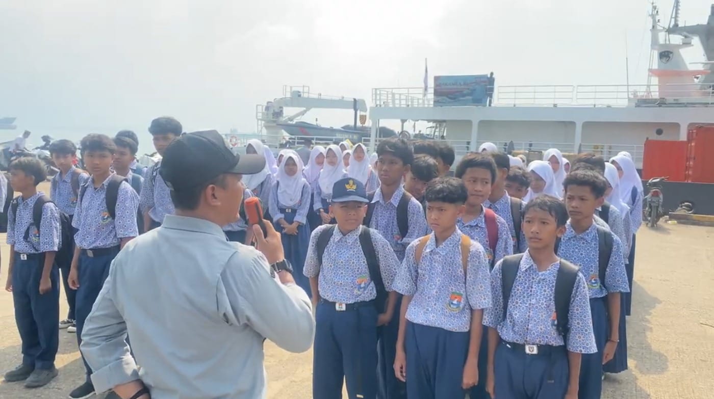 KN. Tanjung Datu-301 Kenalkan Dunia Kemaritiman Kepada Pelajar