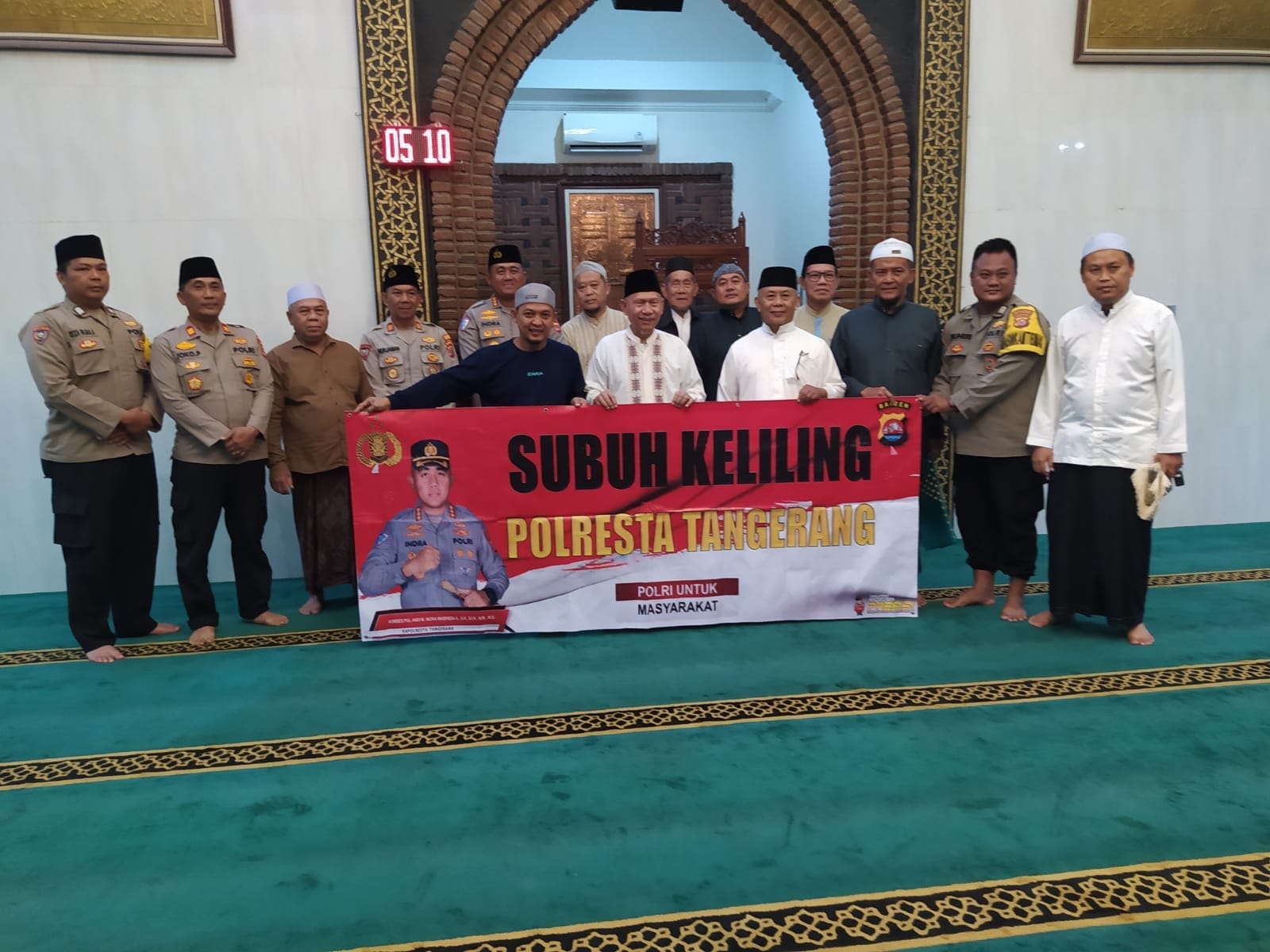 Kapolresta Tangerang Laksanakan Program Commander Wish “Subuh Keliling” di Masjid An Nuur Citra Raya