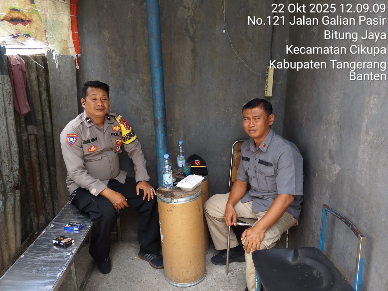 Bhabinkamtibmas Desa Bitung Jaya Sambangi Warga, Ajak Jaga Kamtibmas Kondusif