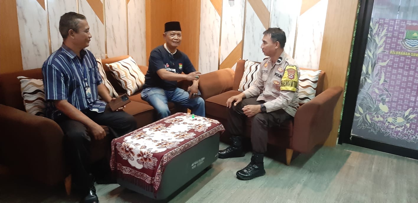 Bhabinkamtibmas Kelurahan Sukamulya Laksanakan Sambang dan Sampaikan Pesan Kamtibmas