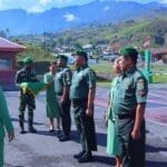 Komandan Kodim 1714/Puncak Jaya Pimpin Upacara Kenaikan Pangkat dan Korp Raport Pindah Satuan