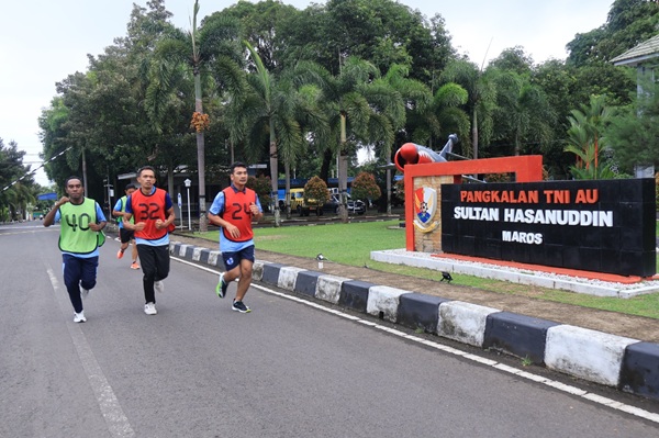 Jelang UKP Personel Lanud Sultan Hasanuddin Laksanakan Tes Samapta