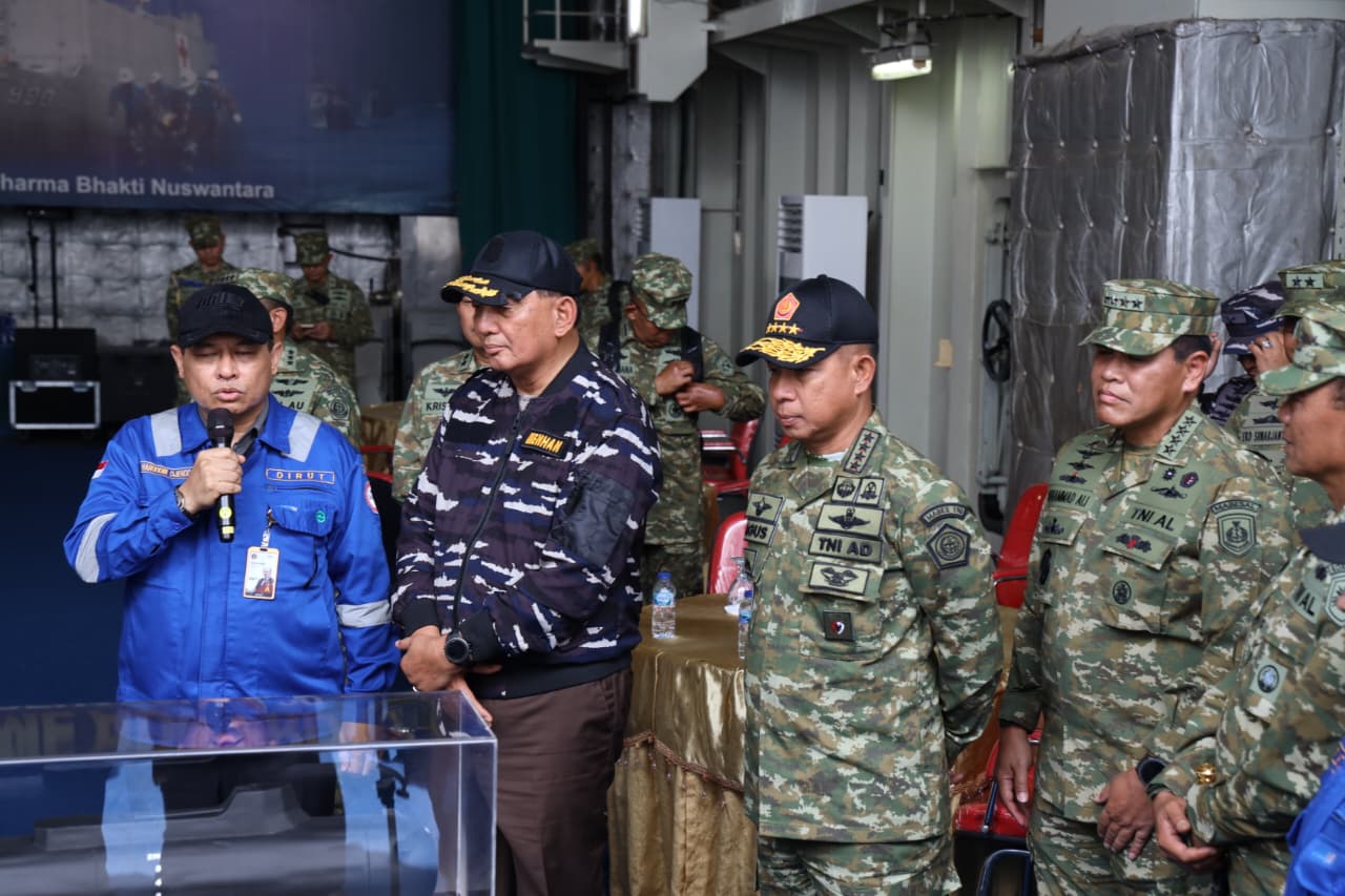 Panglima TNI Dampingi Menhan RI Saksikan Uji Penembakan Torpedo Kapal Selam Otonom Buatan Anak Bangsa
