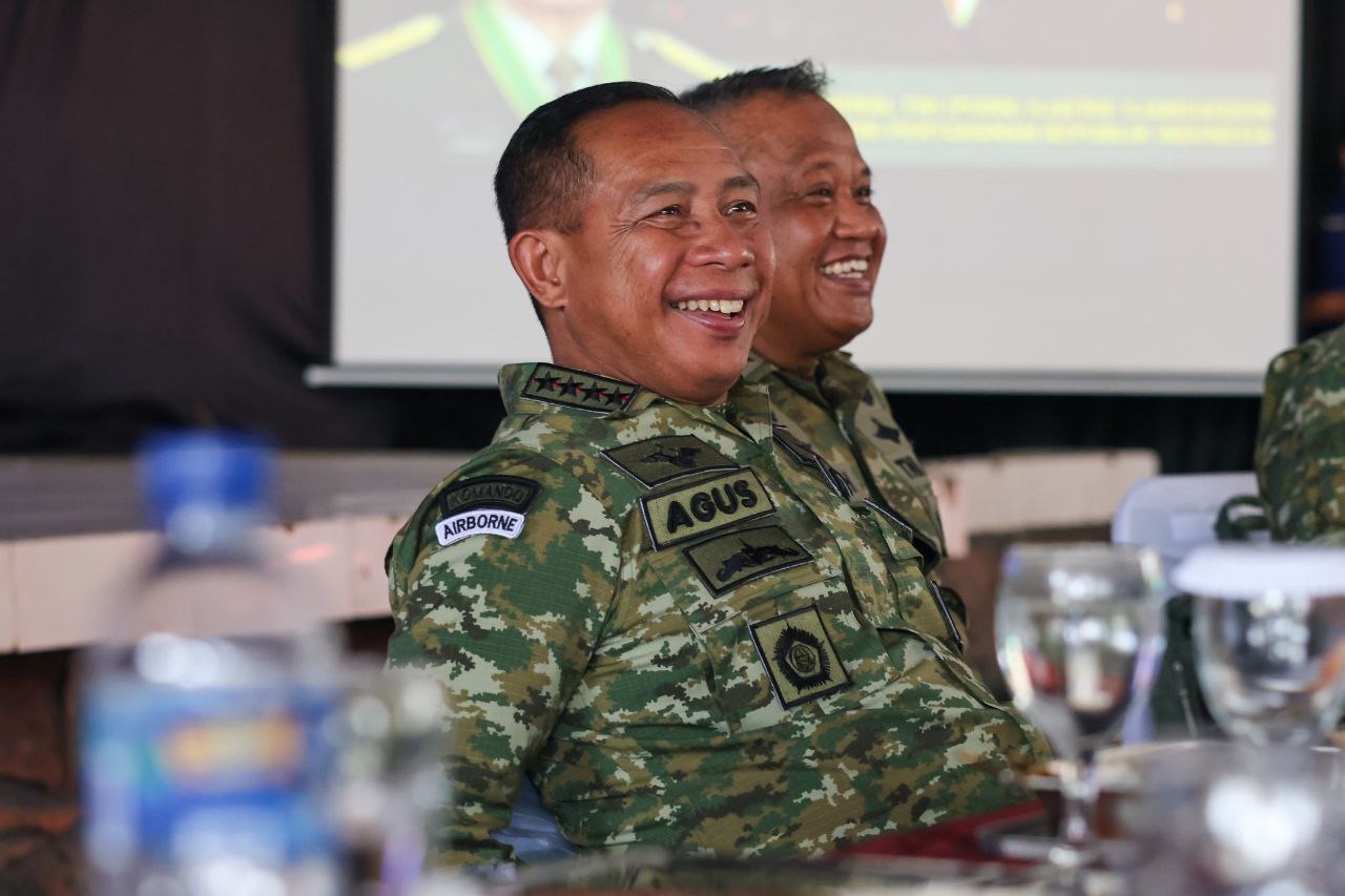 Panglima TNI Dampingi Menhan RI Kunjungi Yonif TP 823/Raja Wakaaka di Baubau