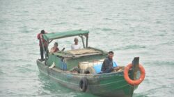 Bakamla RI Jemput Empat Nelayan Indonesia di Perbatasan Laut Indonesia–Malaysia