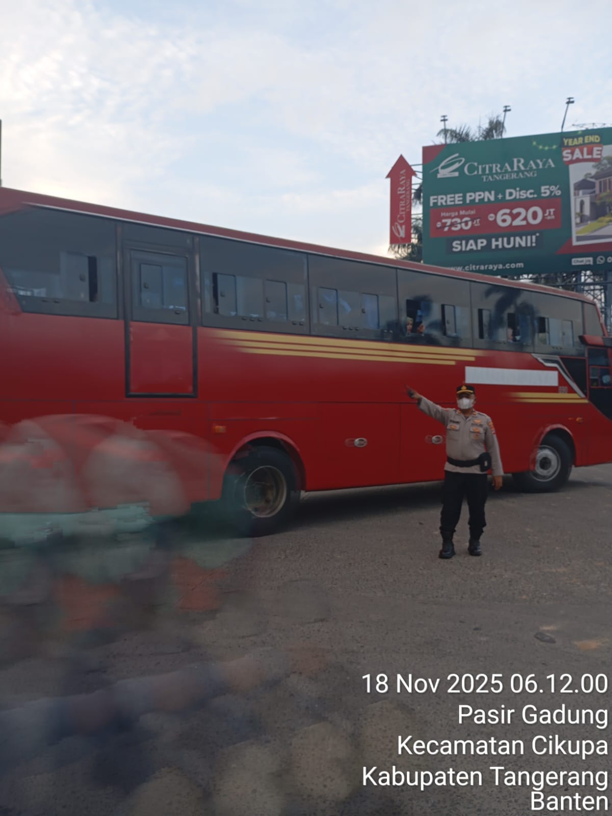 Personel Polsek Cikupa Laksanakan Strong Point Pagi di Perempatan Cikupa Mas