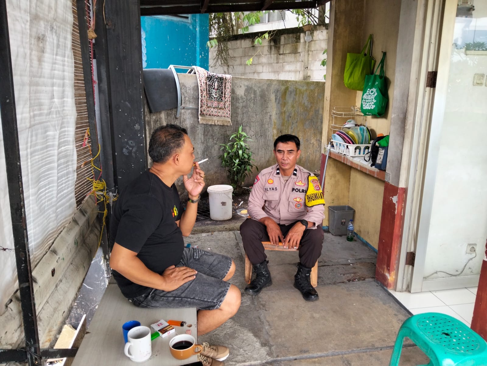 Bhabinkamtibmas Kelurahan Sukamulya Sambangi Warga, Ajak Jaga Keamanan Lingkungan