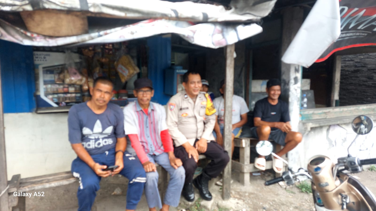 Bhabinkamtibmas Desa Sukadamai Sambang Warga, Perkuat Kemitraan dan Jaga Kamtibmas