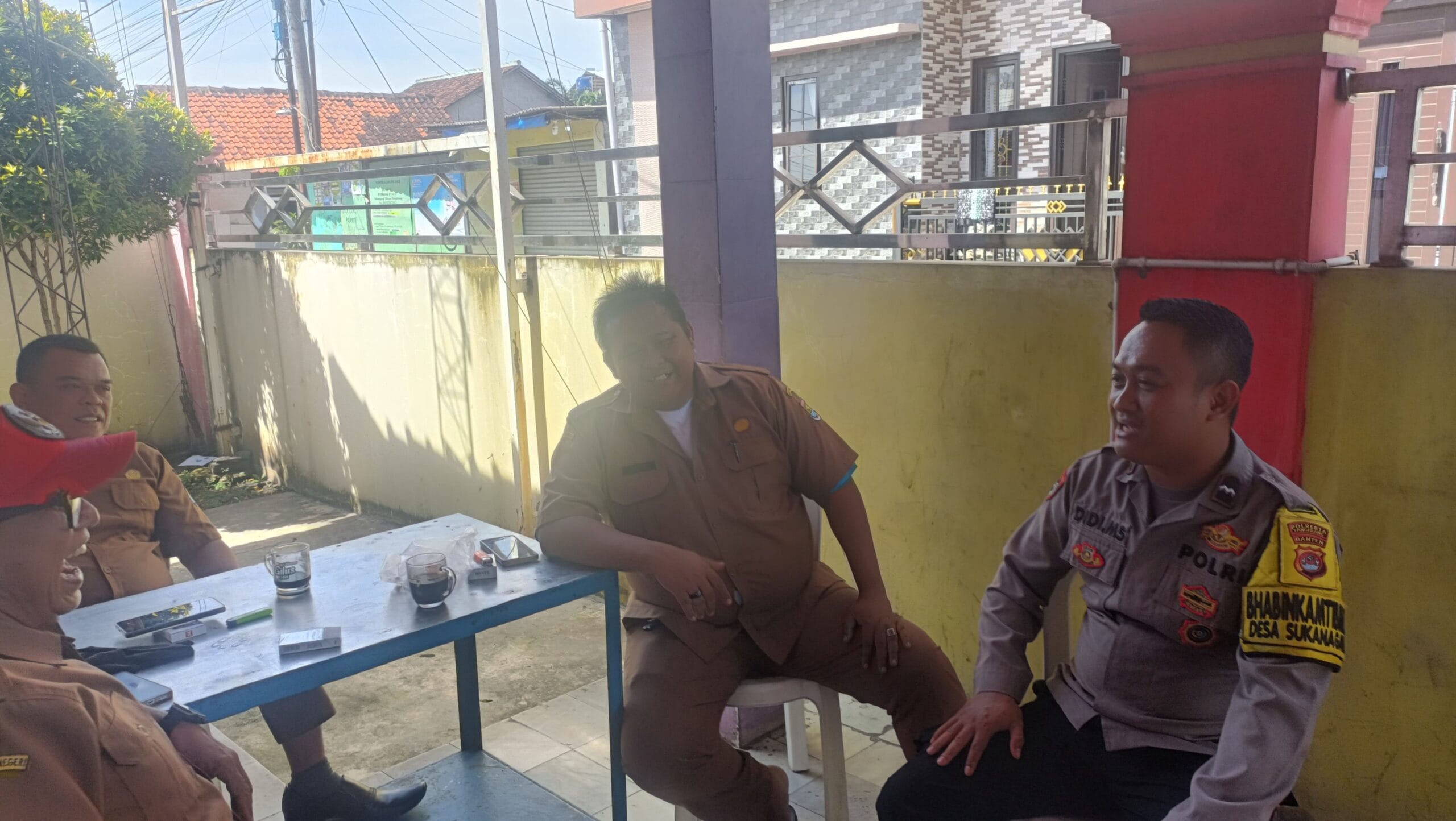 Bhabinkamtibmas Sukanagara Lakukan Kunjungan dan Edukasi Kamtibmas ke Kantor Desa