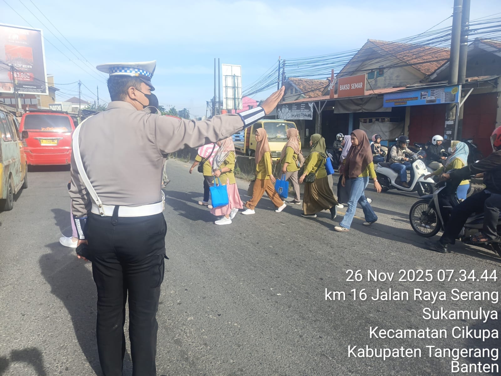 Personel Polsek Cikupa Gelar Strong Point Pagi Hari untuk Kelancaran Arus Lalu Lintas