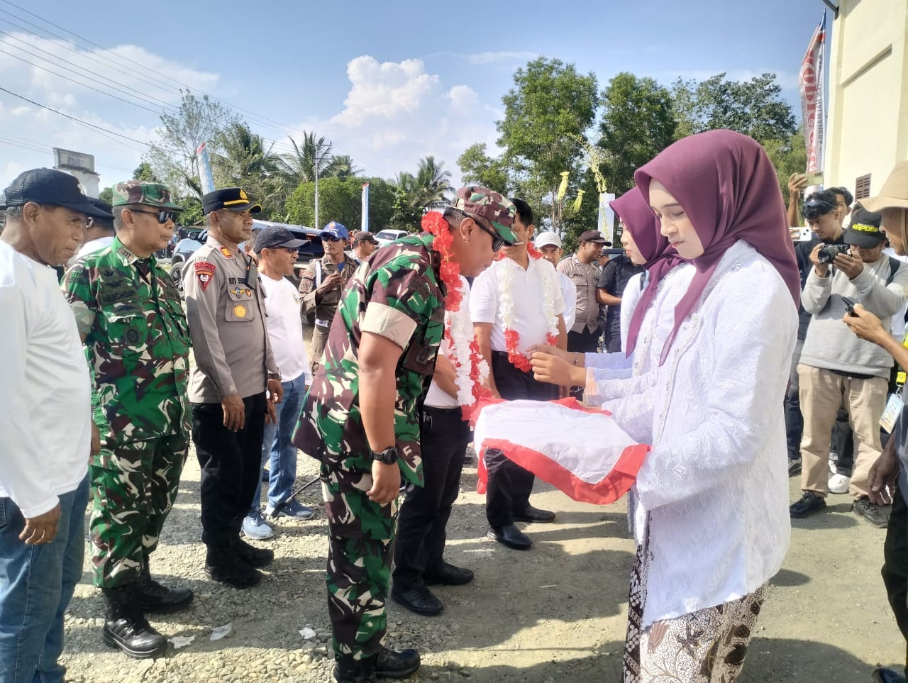 Dandim 1505/Tidore Hadiri Pembukaan Festival Transmigrasi Wasile ke-43