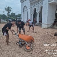 Gotong Royong Pagi Hari di Ngepon, Bukti Cinta Masyarakat pada Masjidnya