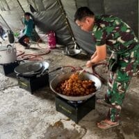 TNI AD Operasionalkan Dapur Lapangan di Aceh dan Sumbar untuk Bantu Korban Banjir dan Longsor