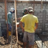 Pererat Kebersamaan, Babinsa Desa Gandean Gotong Royong Bangun Rumah Warga