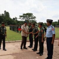 Dankodiklat TNI Sambut Kedatangan Menhan RI dan Panglima TNI dalam Rangka Peresmian Sekolah SePa PK TNI di KODIKLAT TNI