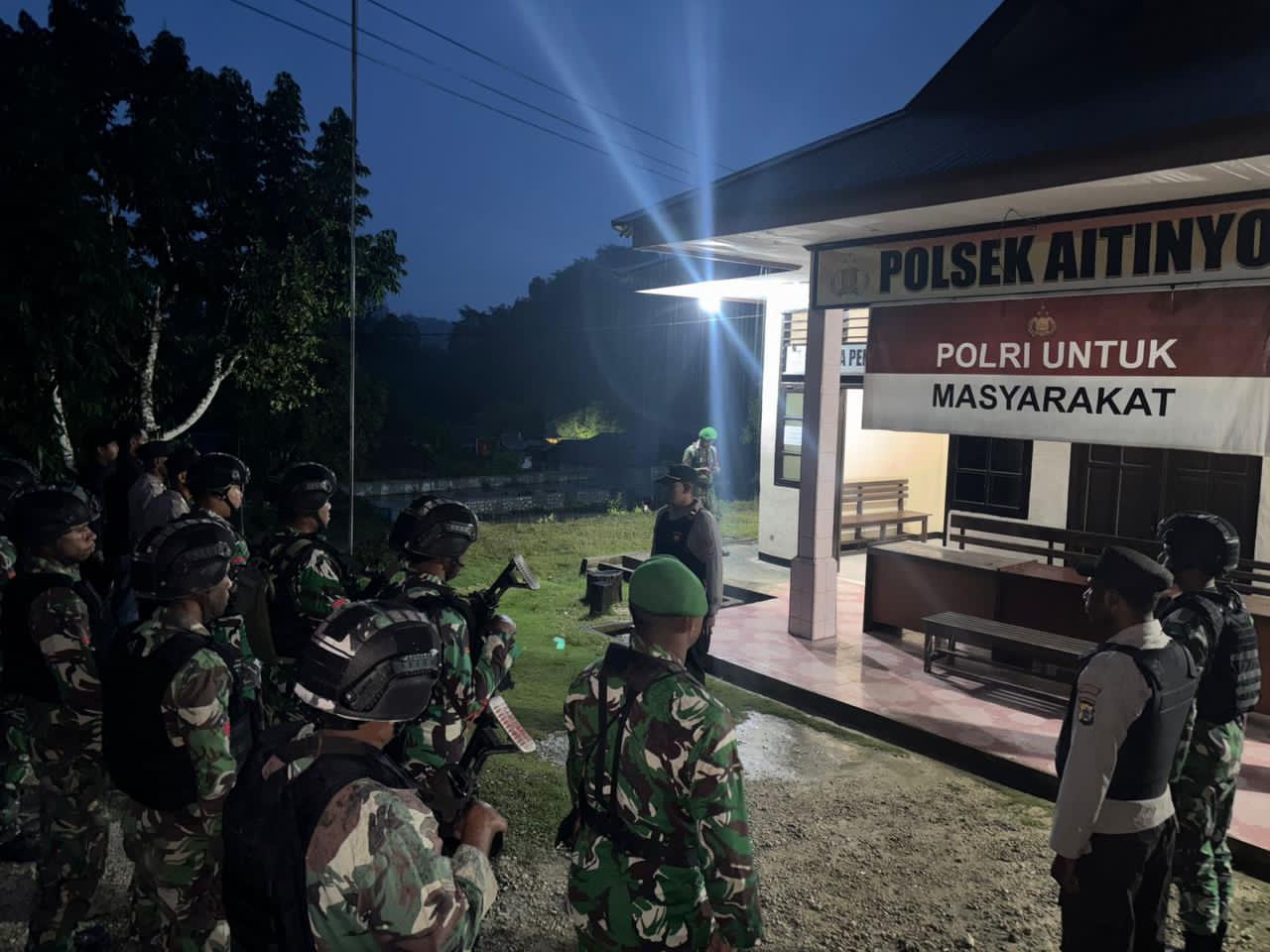 Jajaran Polsek di Wilayah Hukum Polres Maybrat Gelar Patroli Malam Bersama TNI untuk Jaga Kondusifitas Kamtibmas