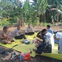 Bhabinkamtibmas Hadiri Peletakan Batu Pertama Kandang Peternakan Ayam Wiradaya Sukanagara