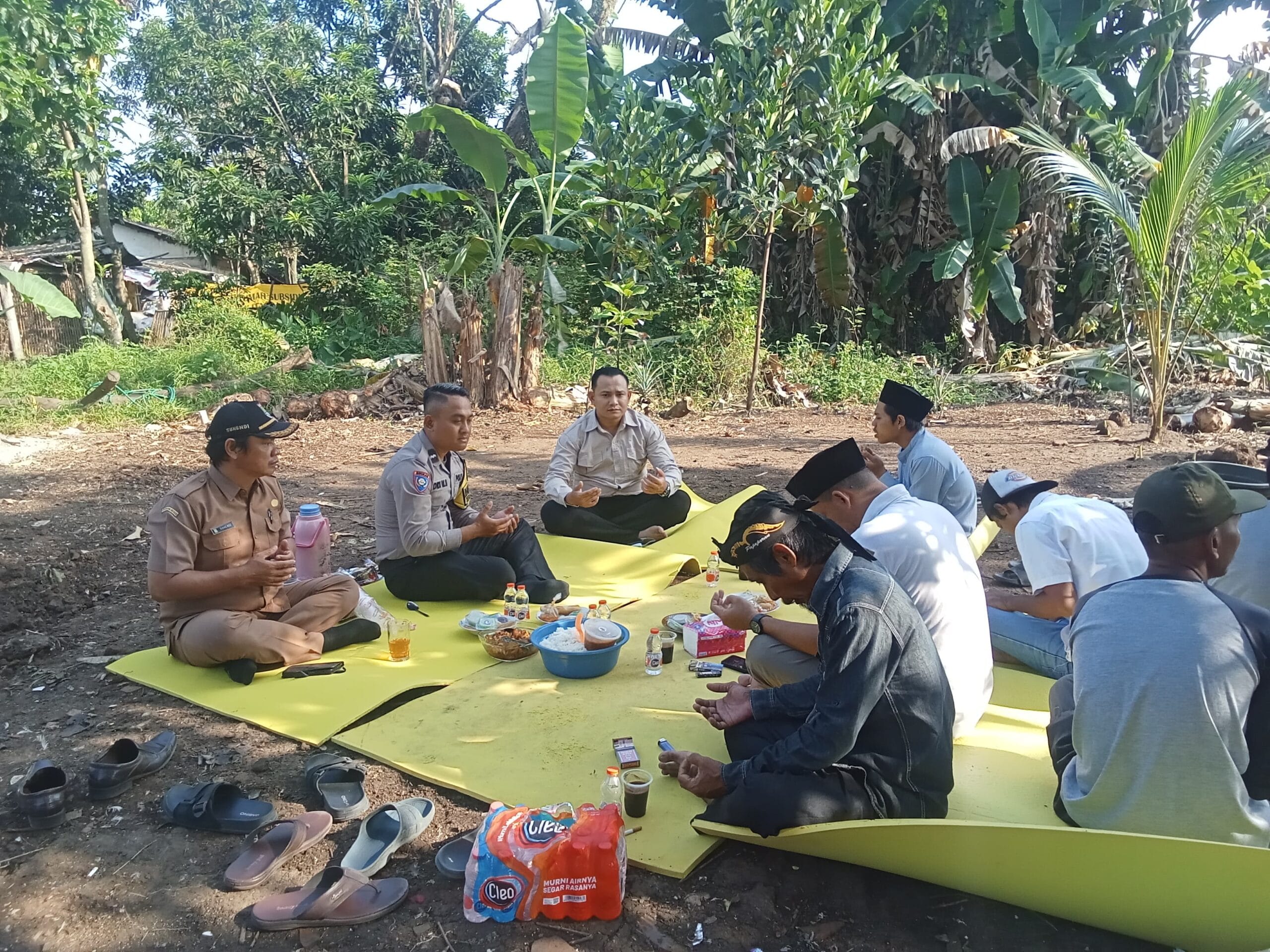 Bhabinkamtibmas Hadiri Peletakan Batu Pertama Kandang Peternakan Ayam Wiradaya Sukanagara