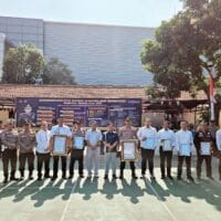 Apel Pagi Polsek Cikupa: Kapolsek Terima Penghargaan dari PT Paragon atas Keberhasilan Ungkap Kasus Kerugian Rp 1,7 Miliar