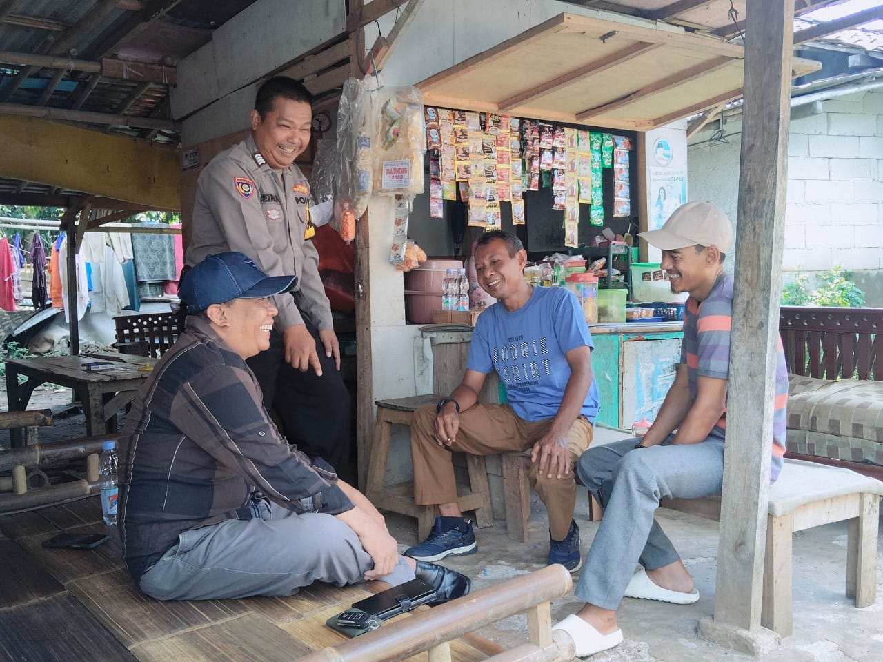 Bhabinkamtibmas Desa Bojong Lakukan Warbin untuk Serap Aspirasi dan Perkuat Kamtibmas