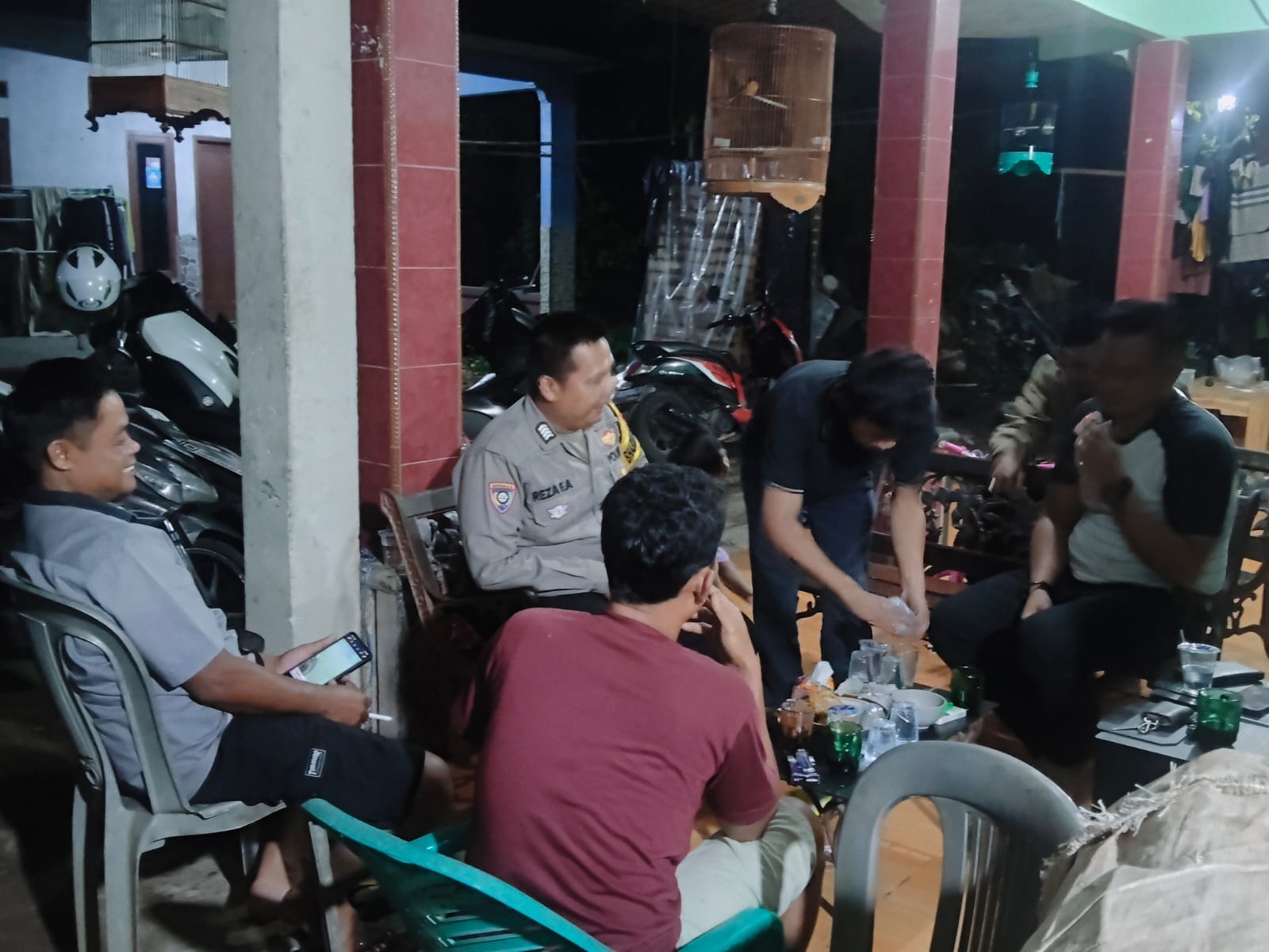 Bhabinkamtibmas Desa Bojong Gelar Ngariung Bersama Warga, Perkuat Komunikasi dan Kamtibmas