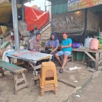 Bhabinkamtibmas Desa Cikupa Laksanakan Program Kapolda Polisi Peduli Pengangguran di Pasar Desa Cikupa