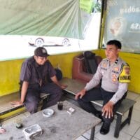 Bhabinkamtibmas Sukamulya Lakukan Sambang ke Petugas Keamanan Perum Mulyasri 1, Sampaikan Pesan Kamtibmas